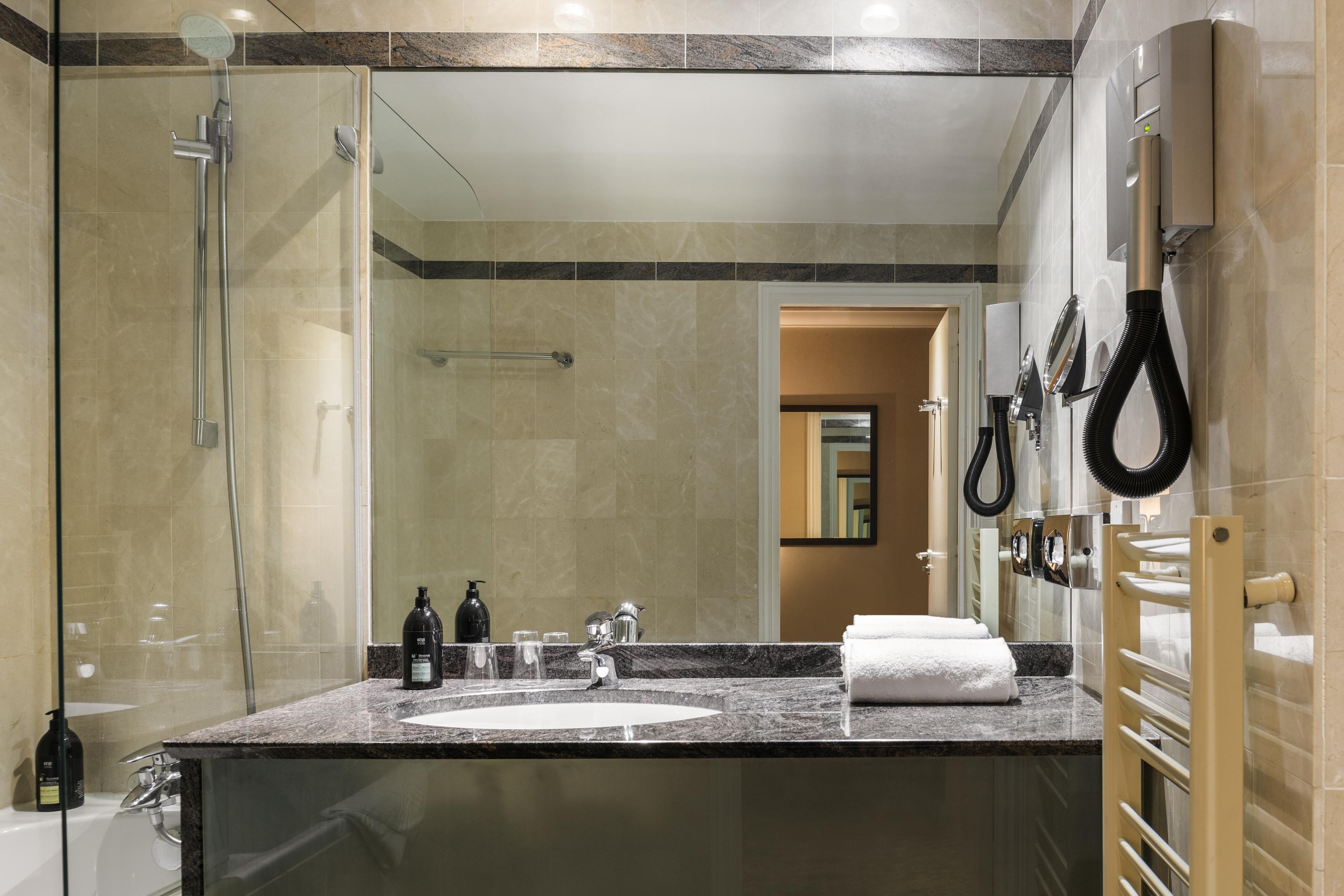 Adagio Haussmann Champs Elysees Aparthotel 4*