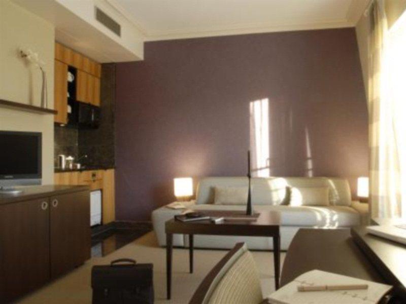 Adagio Haussmann Champs Elysees Aparthotel 4*